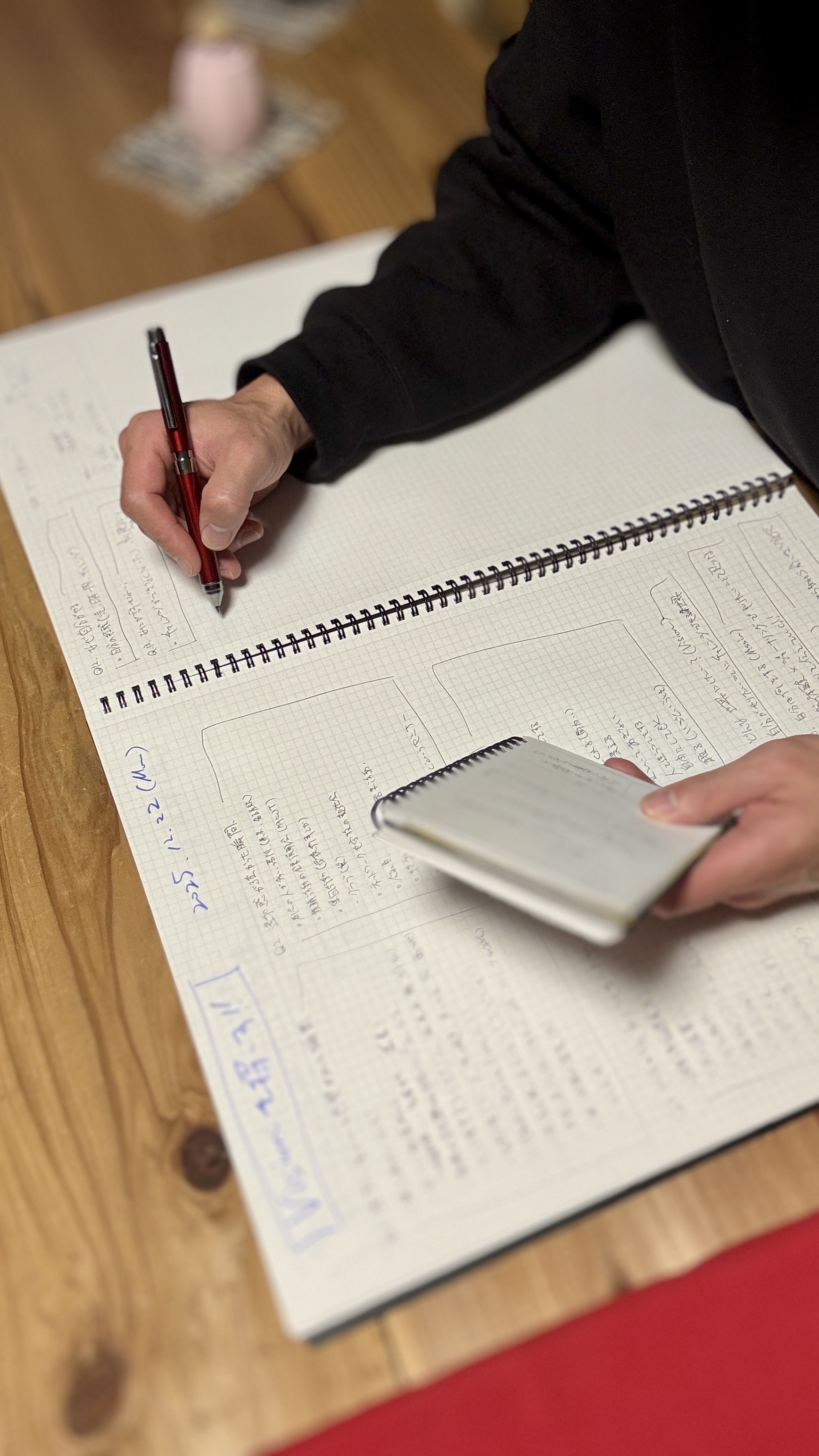 言語化ノートを書いている手元